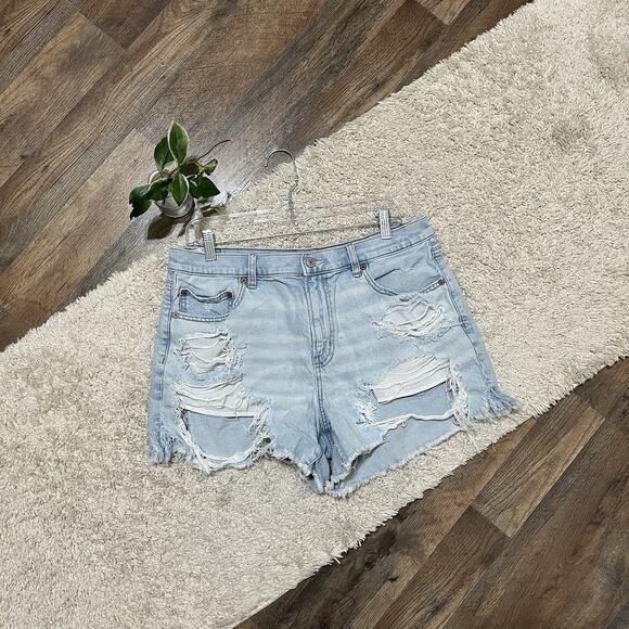 American Eagle Size 14 Light Wash Distressed Strigid 90's Boyfriend Shorts - Picture 1 of 5